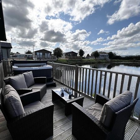 Diddly Squat Lodge With Hot Tub, Pendle View Holiday Park Clitheroe Buitenkant foto