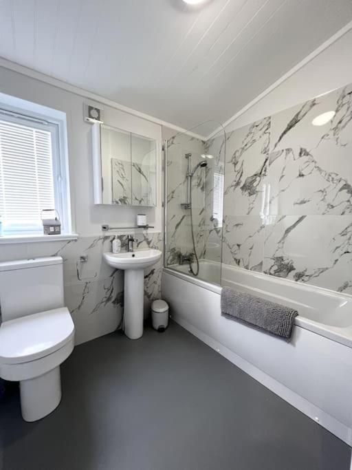 Diddly Squat Lodge With Hot Tub, Pendle View Holiday Park Clitheroe Buitenkant foto