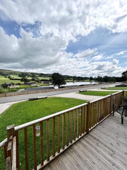 Diddly Squat Lodge With Hot Tub, Pendle View Holiday Park Clitheroe Buitenkant foto