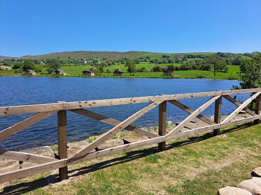 Diddly Squat Lodge With Hot Tub, Pendle View Holiday Park Clitheroe Buitenkant foto
