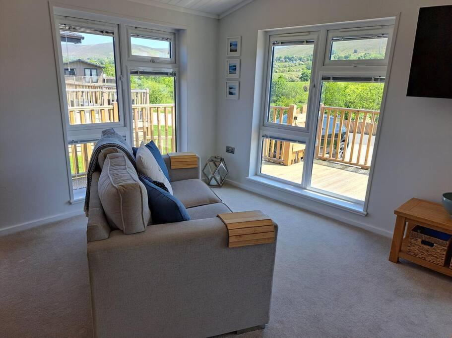 Diddly Squat Lodge With Hot Tub, Pendle View Holiday Park Clitheroe Buitenkant foto