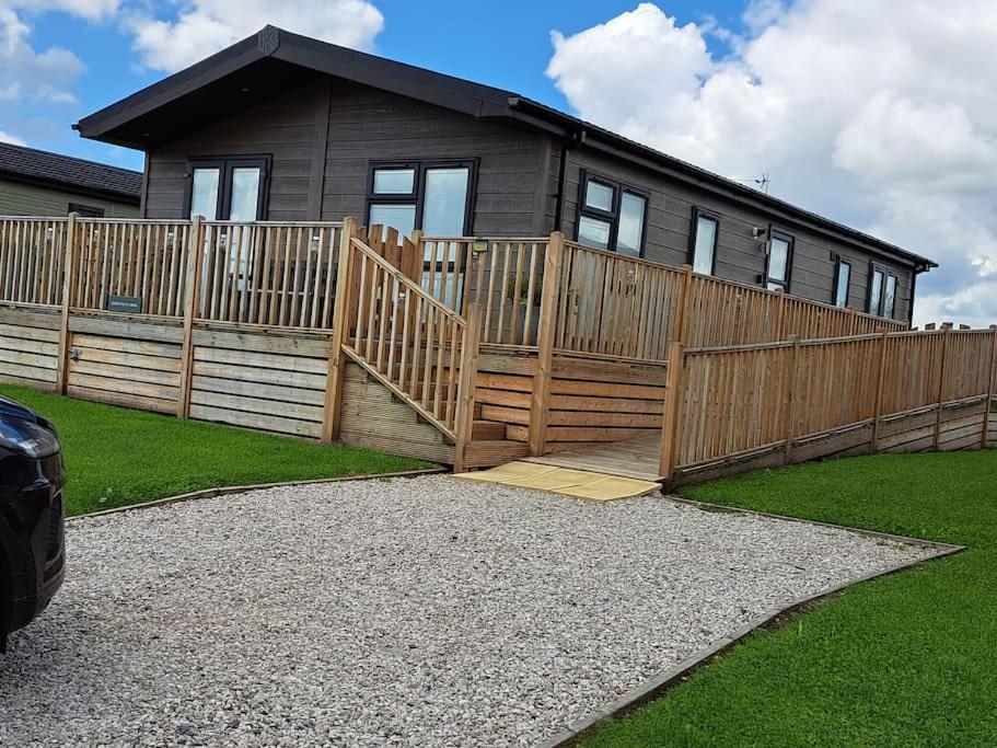 Diddly Squat Lodge With Hot Tub, Pendle View Holiday Park Clitheroe Buitenkant foto