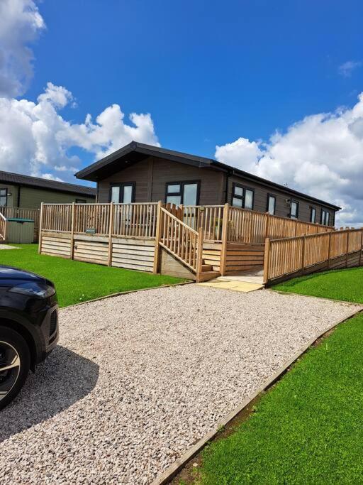 Diddly Squat Lodge With Hot Tub, Pendle View Holiday Park Clitheroe Buitenkant foto